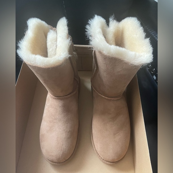 Ugg new tan boots size 8. - Picture 5 of 11